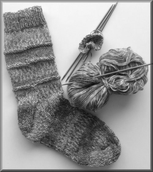 knit socks to color